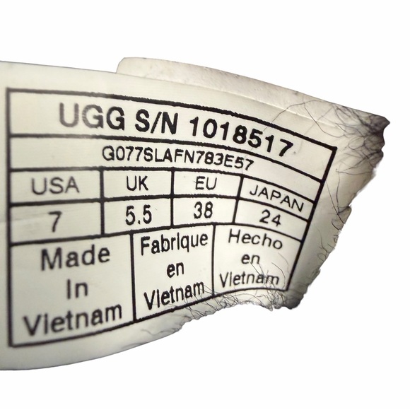 UGG Australia Bailey Bow Pom Sheepskin Boots – Black, Size 7 Women - Picture 8 of 8